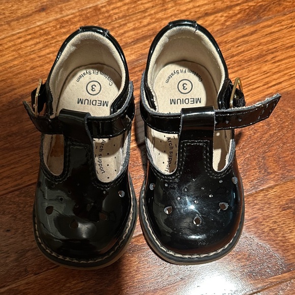 FootMates Shiny Black Dress Shoes for Kids - Picture 4 of 5